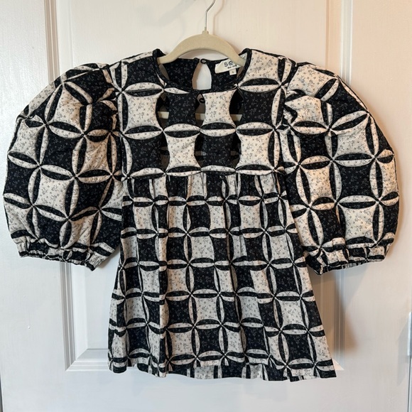 Sea New York Tops - SEA NEW YORK catalina calico quilted black & white puff sleeve cut out top
